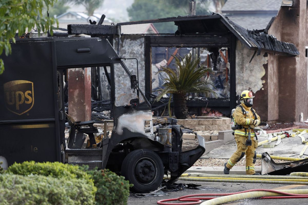 Fullerton california plane crash